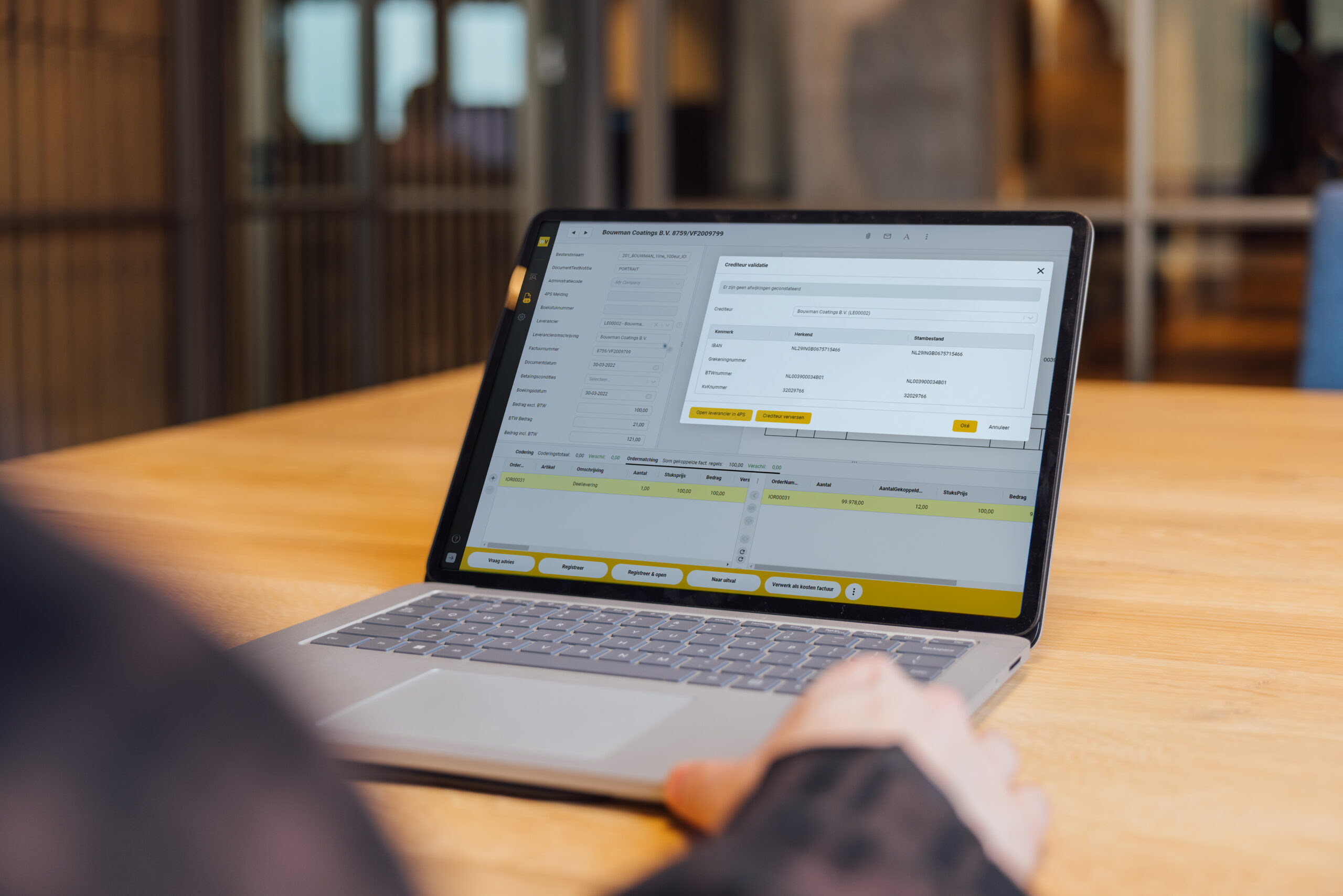 Sfeerfoto laptop hand hubl